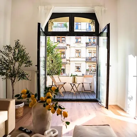 2 Bedroom - Terrasse - Wifi - Kaffee - Zentral - Ruhig - Business Apartment *