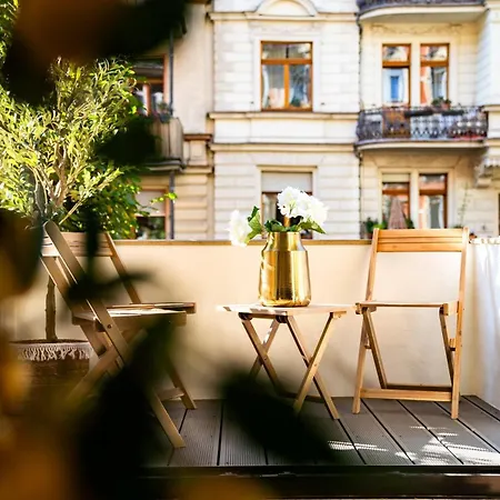 Apartment 2 Bedroom - Terrasse - Wifi - Kaffee - Zentral - Ruhig - Business *