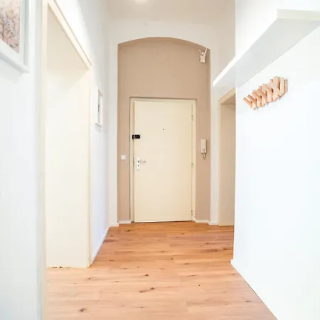 2 Bedroom - Terrasse - Wifi - Kaffee - Zentral - Ruhig - Business Apartment *