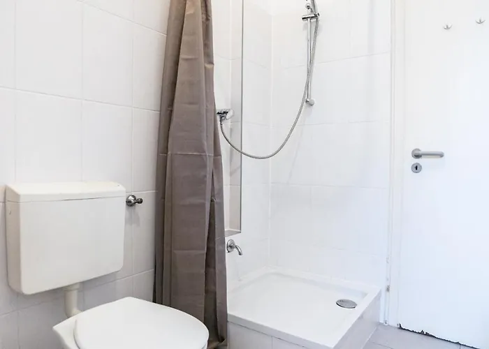 2 Bedroom - Terrasse - Wifi - Kaffee - Zentral - Ruhig - Business Apartament